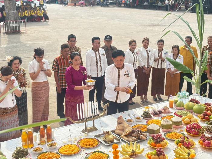 งานนมัสการพระแท่นบัลลังค์  ระหว่างวัน...